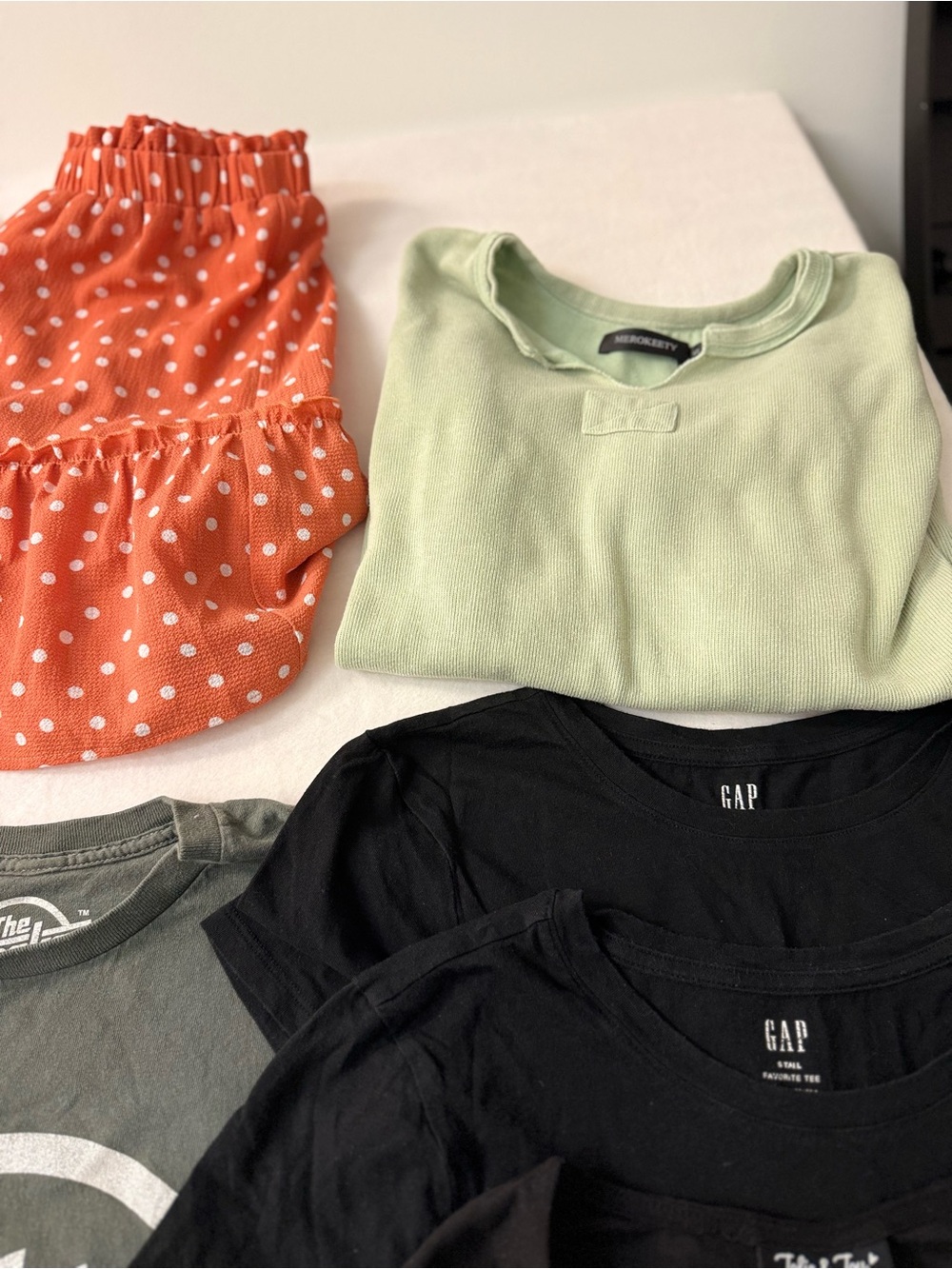 Women’s Clothing Lot Bundle Small/Medium Toos Shrts Skirts Gap Hollister 12 Pc - Picture 10 of 12